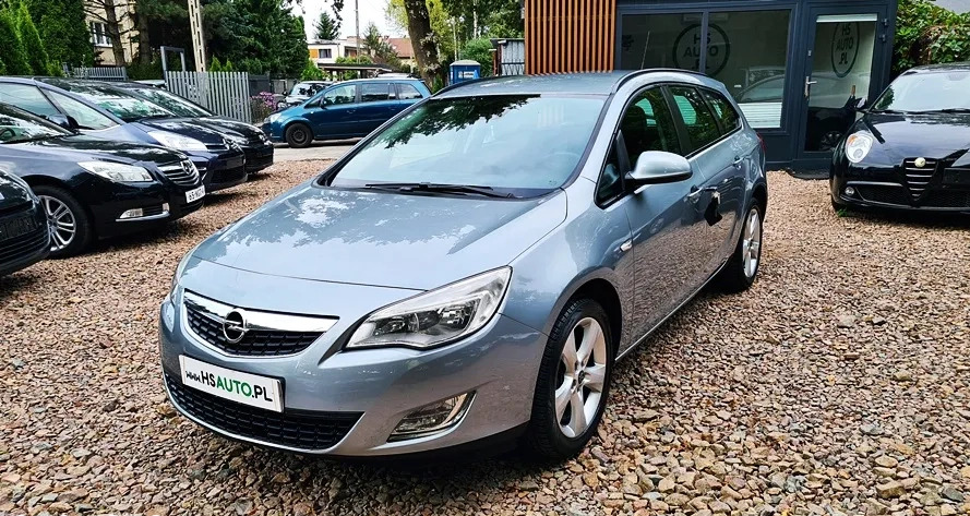 Opel Astra cena 19900 przebieg: 246000, rok produkcji 2011 z Koluszki małe 631